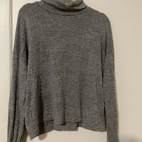 Aritzia Community Allora Turtleneck Sweater in M - Picture 3 of 6